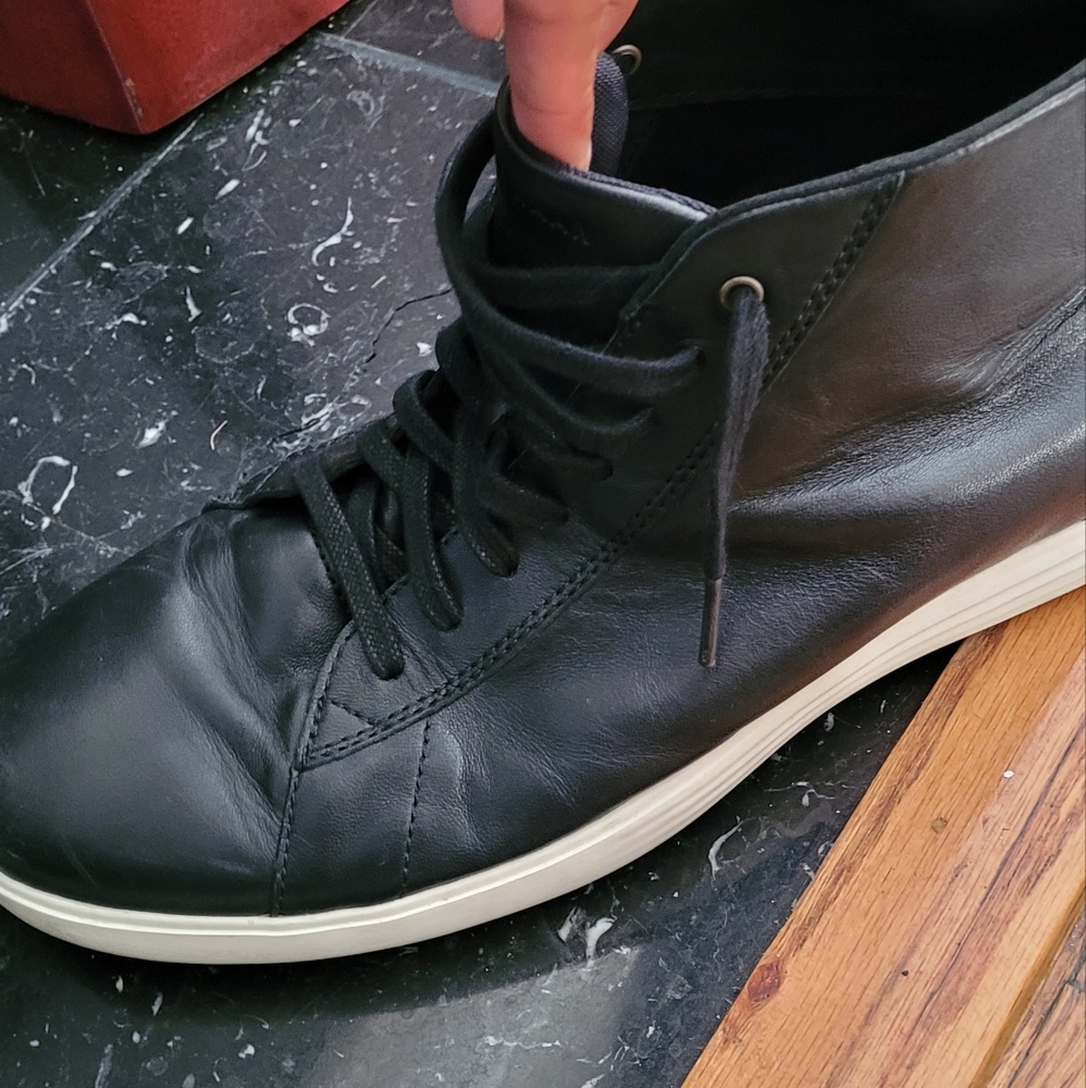 Black shoes w/ white sole